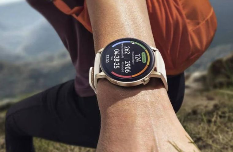 El Galaxy Watch 7 destaca por su pantalla Super AMOLED de 1,3 pulgadas, con resolución de 432 x 432 píxeles.