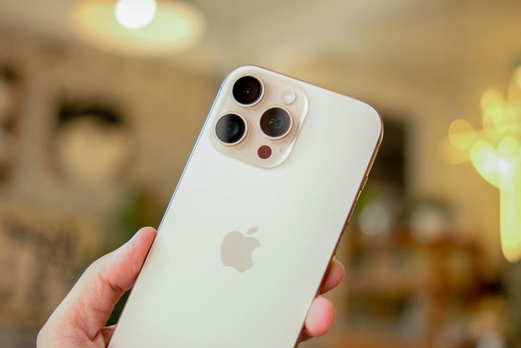 Disponible solo por tiempo limitado en Amazon México, el iPhone 15 reacondicionado de 128 GB se vende con un 42% de descuento.