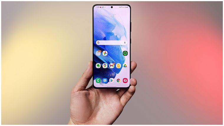 La llegada de One UI 8 confirma que Samsung busca acelerar el desarrollo para competir con Google.