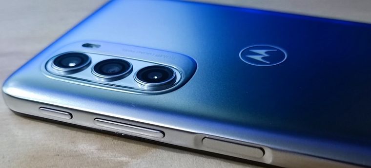 Desde tu Motorola puedes configurar para usar varios usuarios.