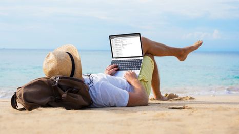 Cómo proteger tu portátil en vacaciones: consejos clave de seguridad y preparación para el verano