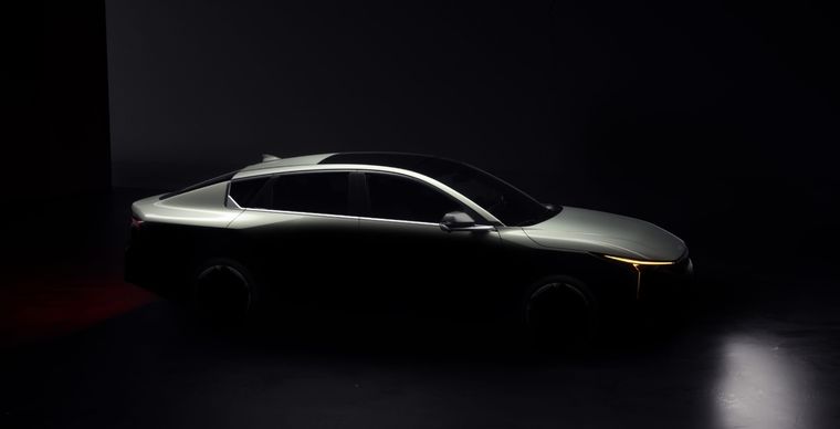 KIA prepara el sedán K4 para presentarlo en el Salón del Automóvil