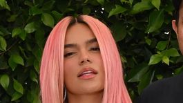 Karol G se sumó al reto de la vejez de TikTok y causó furor entre sus seguidores Karol G se sumó al reto de la vejez de TikTok y causó furor entre sus seguidores