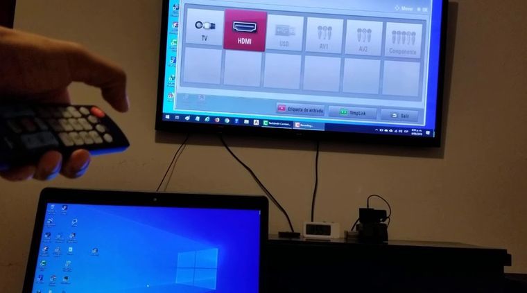 Si usas Windows 10 u 11, puedes compartir pantalla con solo presionar las teclas Windows + K. Si usas Windows 10 u 11, puedes compartir pantalla con solo presionar las teclas Windows + K.