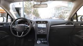 Interior del Ford Fusion 2020