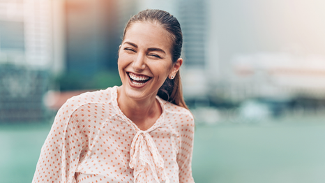 La inteligencia artificial revela que la felicidad se alcanza a través de hábitos simples