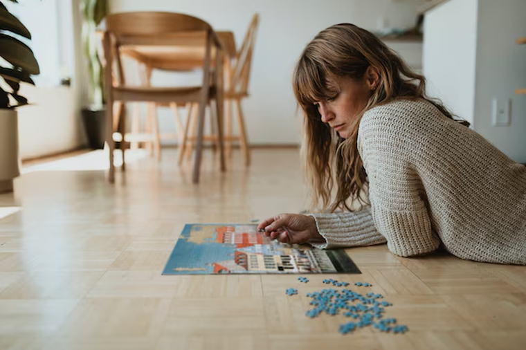 Resolver rompecabezas estimula funciones cognitivas como la memoria de trabajo y la planificación estratégica en mujeres Resolver rompecabezas estimula funciones cognitivas como la memoria de trabajo y la planificación estratégica en mujeres