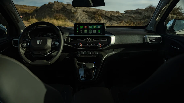 Interior de la FIAT Titano Ranch, la versión más equipada de la pickup nacional con ADAS y pantalla de 10 pulgadas. Interior de la FIAT Titano Ranch, la versión más equipada de la pickup nacional con ADAS y pantalla de 10 pulgadas.