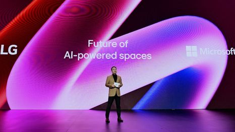 William Cho, CEO de LG, durante el evento LG World Premiere