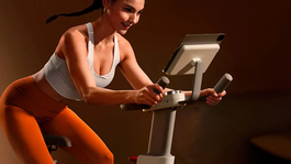 Cargar tu móvil mientras haces ejercicio ya es posible gracias a la Mijia Spinning Bike