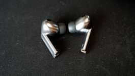 Primera aparición real de los Samsung Galaxy Buds 4 Pro, revelados tras una importante filtración. Primera aparición real de los Samsung Galaxy Buds 4 Pro, revelados tras una importante filtración.