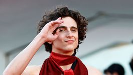 Timothée Chalamet personifica a Bob Dylan en su nueva película