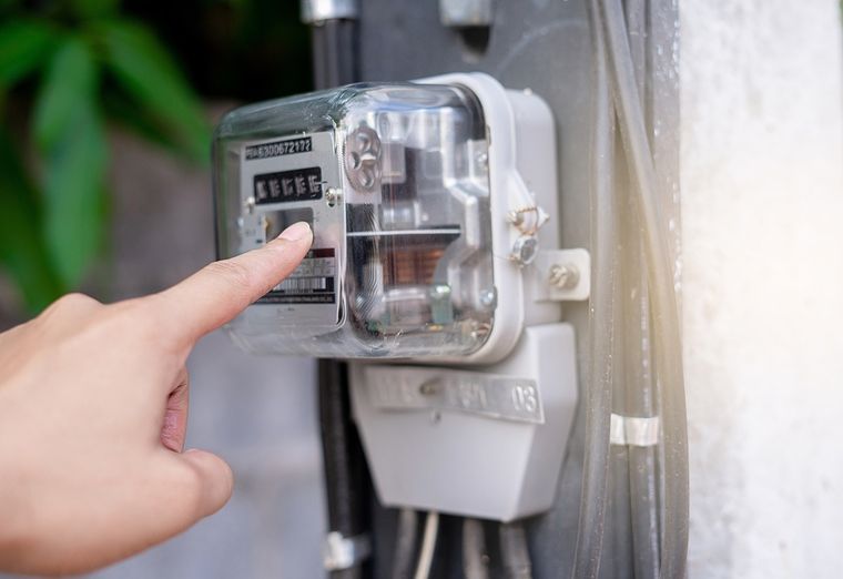 Aprovechar la luz natural durante el día son medidas efectivas y de bajo costo para disminuir el impacto en la factura de luz. Aprovechar la luz natural durante el día son medidas efectivas y de bajo costo para disminuir el impacto en la factura de luz.