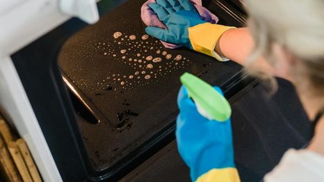 ¿Lo sabías? Expertos en limpieza revelan los 3 mejores secretos para limpiar tu horno