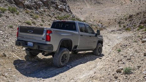 La Chevrolet Silverado debuta para remolcar, transportar y afrontar los senderos