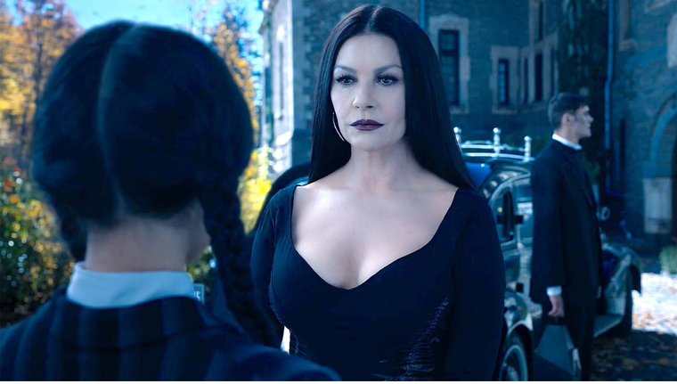La modelo logró recrear a Morticia Addams de la mejor manera con este cosplay.