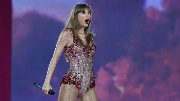 El accidente fue en medio de su show en Tokio.