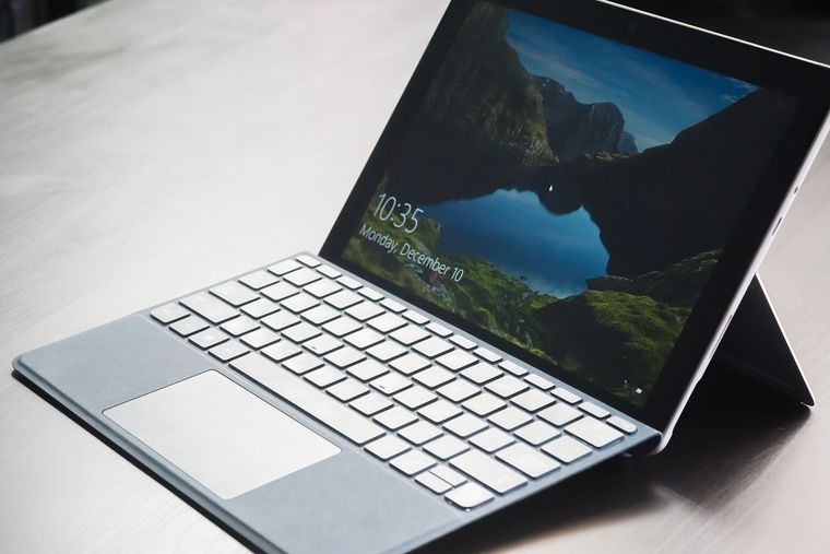 Walmart ofrece la laptop Microsoft Surface Go por menos de $200 dólares