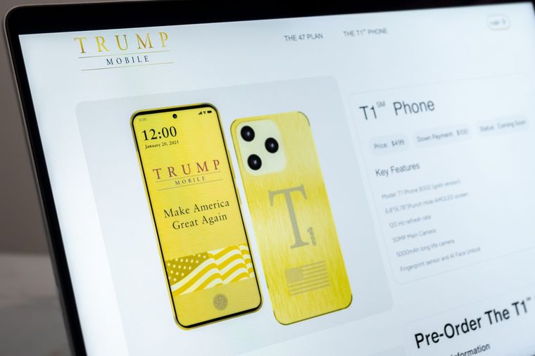 El teléfono de Trump Mobile combina Android 15 con un diseño asociado a Donald Trump. El teléfono de Trump Mobile combina Android 15 con un diseño asociado a Donald Trump.
