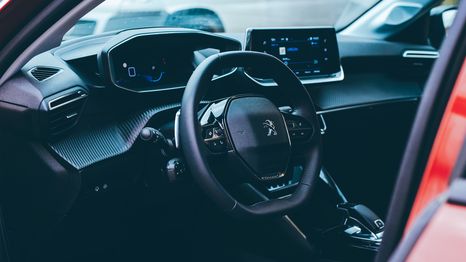 La última actualización de Android Auto causa problemas en el reproductor de música y deja sin función a los Quick Controls.