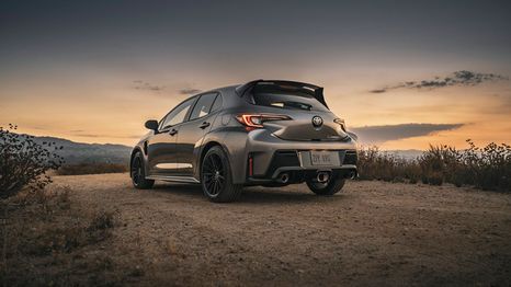 La última versión del Corolla compite con el auto de Acura