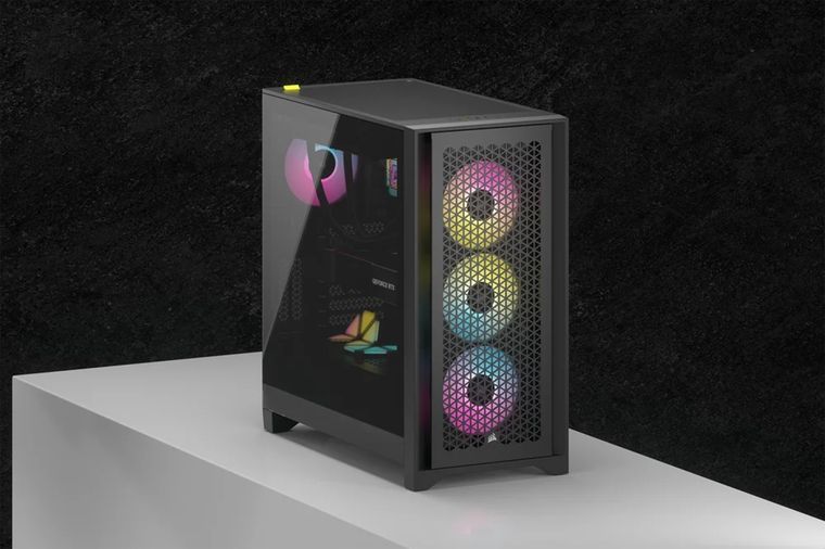 Una de las mejores cajas que podemos encontrar en el mercado compatible placas ATX es la Corsair 400D Una de las mejores cajas que podemos encontrar en el mercado compatible placas ATX es la Corsair 400D