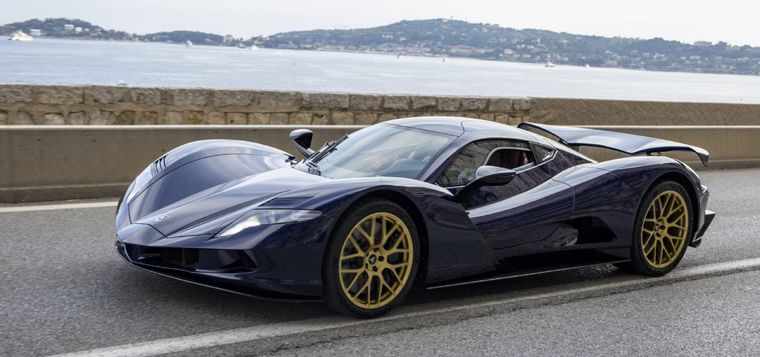 El auto que rompe récords mundiales por ser el primer eléctrico en alcanzar altas velocidades.