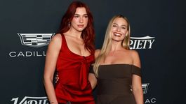 Dua Lipa y Margot Robbie, juntas