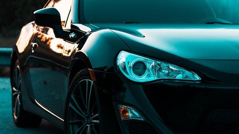 Autos de lujo que, aunque no lo parecen, tienen sus añis