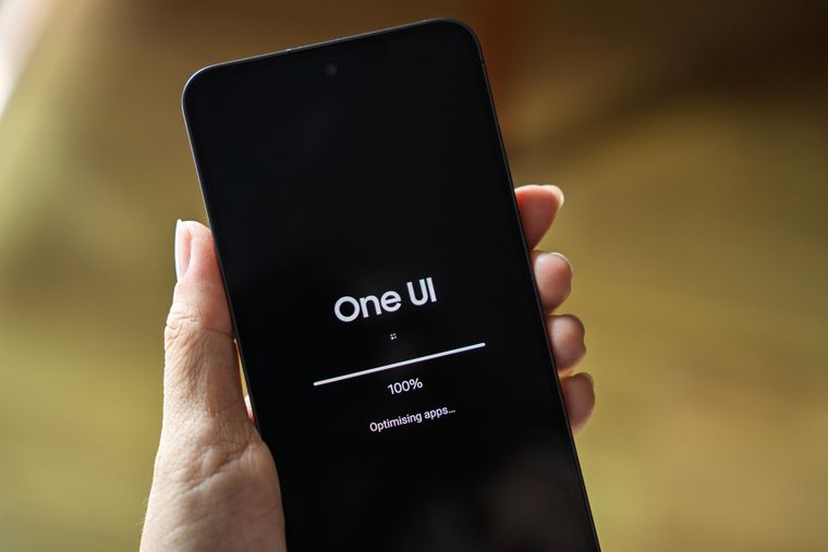 La nueva actualización One UI 8.5 renueva la interfaz de Samsung con mejoras visuales y de usabilidad en su sistema operativo.