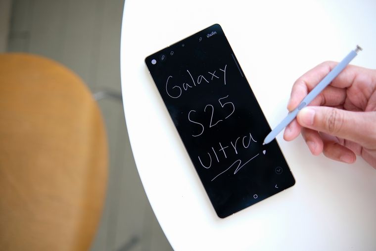 Samsung Galaxy A06-Samsung Galaxy S25 Ultra - Interna 1.jpg