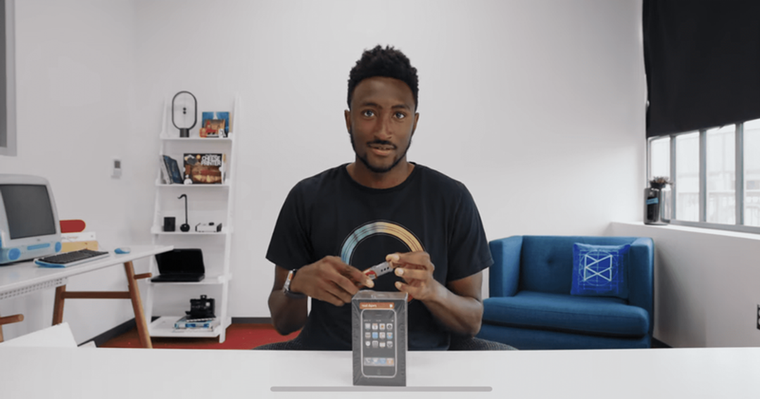 Marques Brownlee gastó una millonaria suma en un viejo iPhone sellado