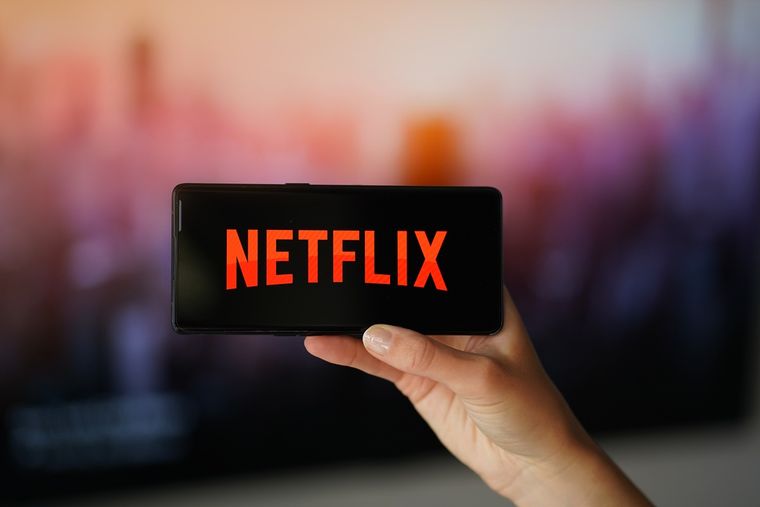 Mientras Netflix continúa como líder en el entretenimiento bajo demanda, las aplicaciones IPTV están ganando cada vez más terreno. Mientras Netflix continúa como líder en el entretenimiento bajo demanda, las aplicaciones IPTV están ganando cada vez más terreno.