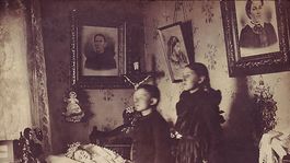 de entre los muertos: un misterioso sitio web convierte fotos de parientes fallecidos hace muchos anos, en videos vivo