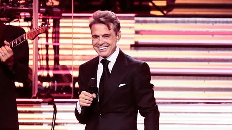 Luis Miguel se casó a los 54 años