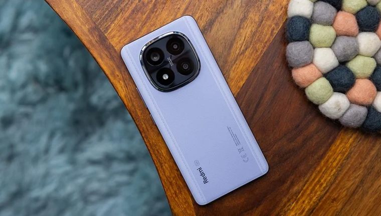 Uno de sus puntos más destacados es su impresionante pantalla: un panel AMOLED de alta calidad que ofrece una resolución 1,5K y un brillo máximo de 3.000 nits.