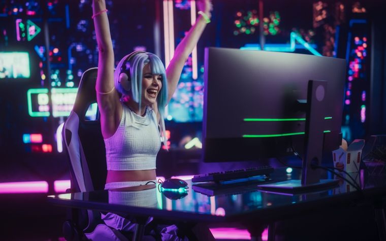 ¿Cansado de jugar en una pantalla plana? Descubre las Ventajas de Acer Nitro y Samsung LS32