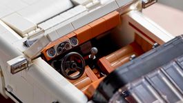 lego incorpora un coche clasico a su coleccion