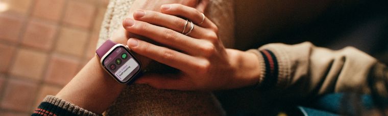 Apple trabaja en un reloj inteligente con cámaras e inteligencia artificial para 2027.