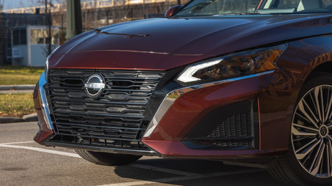 Nissan Altima 2024, el sedán destrozado por la crítica