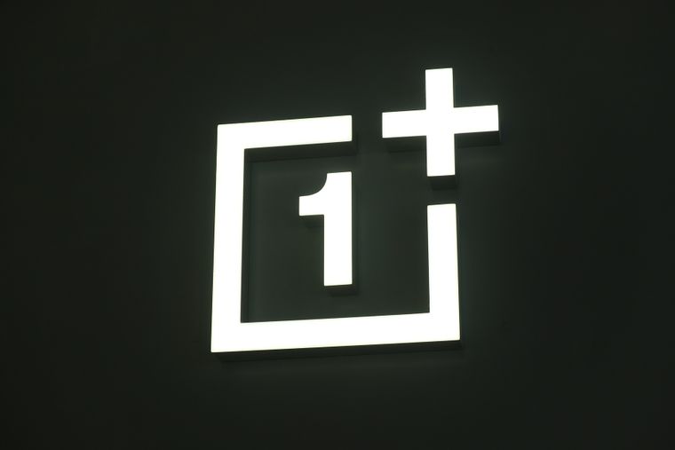 OnePlus enfrenta despidos y cierres que ponen en jaque su continuidad como marca independiente.