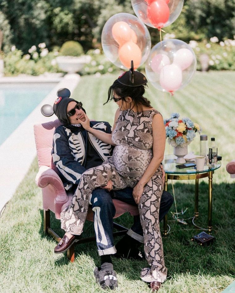 Así esperan a su bebe: Kourtney Kardashian y Travis Barker festejaron el baby shower