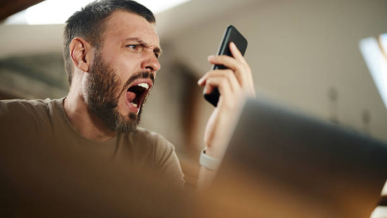 Palabras prohibidas en WhatsApp