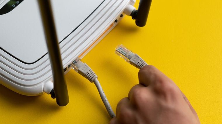 Aunque los PLC son fáciles de instalar y configurar, es importante considerar algunos detalles técnicos para garantizar un rendimiento óptimo