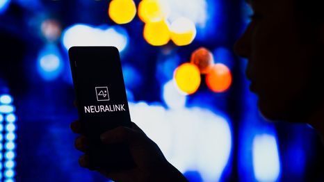 Neuralink impone su chip cerebral en EEUU para pacientes con discapacidad