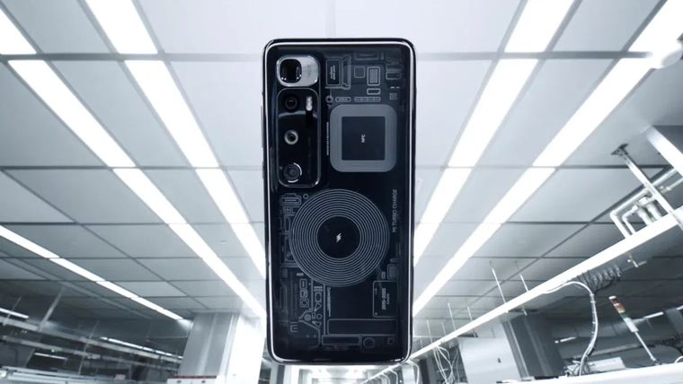 Xiaomi apuesta nuevamente por mostrar los componentes internos de su dispositivo con una edición especial que incluirá paneles transparentes. Xiaomi apuesta nuevamente por mostrar los componentes internos de su dispositivo con una edición especial que incluirá paneles transparentes.