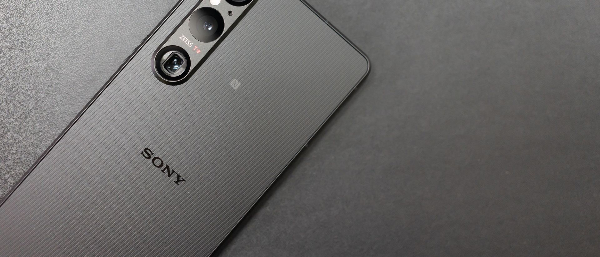 Sony ratifica que continuará con la fabricación de teléfonos Xperia pese a los rumores.