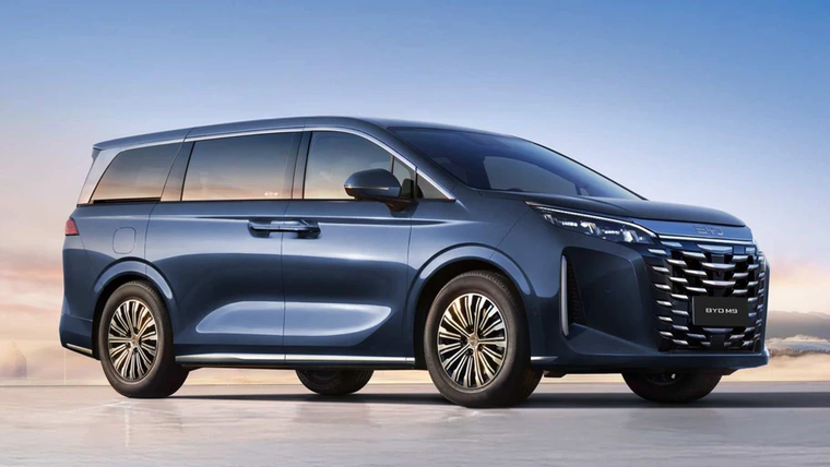 La BYD M9 2026 ya puede apartarse en México; se trata de una minivan híbrida con 945 km de autonomía total. La BYD M9 2026 ya puede apartarse en México; se trata de una minivan híbrida con 945 km de autonomía total.