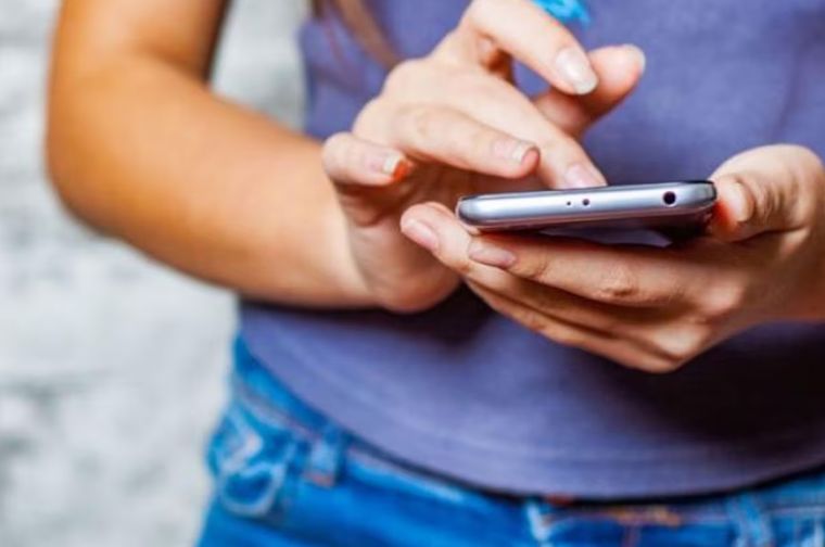 Descubre la función del pequeño orificio en tu smartphone, su importancia para el sonido y cómo evitar dañarlo con manipulaciones incorrectas. Descubre la función del pequeño orificio en tu smartphone, su importancia para el sonido y cómo evitar dañarlo con manipulaciones incorrectas.