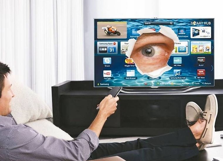 Al igual que hacemos con nuestro smartphone, es fundamental revisar qué permisos concedemos a cada aplicación que instalamos en nuestra Smart TV